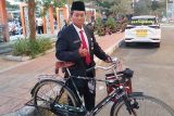 HUT RI 81: Sepeda Ontel, Cinta, dan Kenangan Drs. Syaiful Bahri